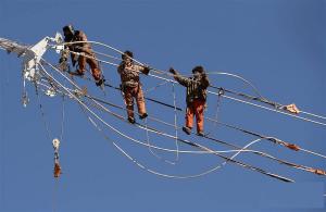 “陜電外送”首條特高壓上網線路開始架線施工