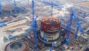 中國自主三代核電技術(shù)“華龍一號”23日吊裝穹頂