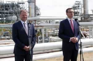 波蘭總理周日表示，波蘭擁有的立陶宛煉油廠是該地區(qū)在能源安全方面的關(guān)鍵因素