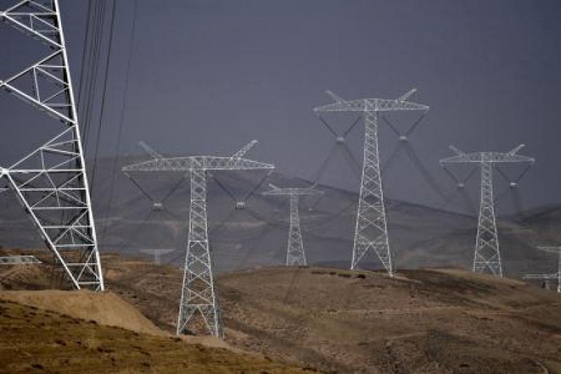 世界首條±1100千伏特高壓直流輸電工程全線架通