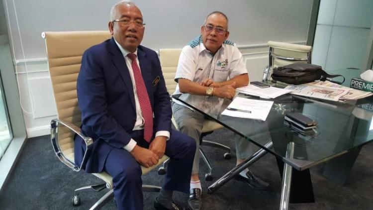 Najib在沙撈越學(xué)校的'Scam'太陽(yáng)能項(xiàng)目上簽下數(shù)百萬(wàn)美元