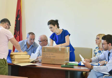 阿爾巴尼亞能源部門收到美國(guó),歐盟公司的六項(xiàng)太陽(yáng)能項(xiàng)目投標(biāo)