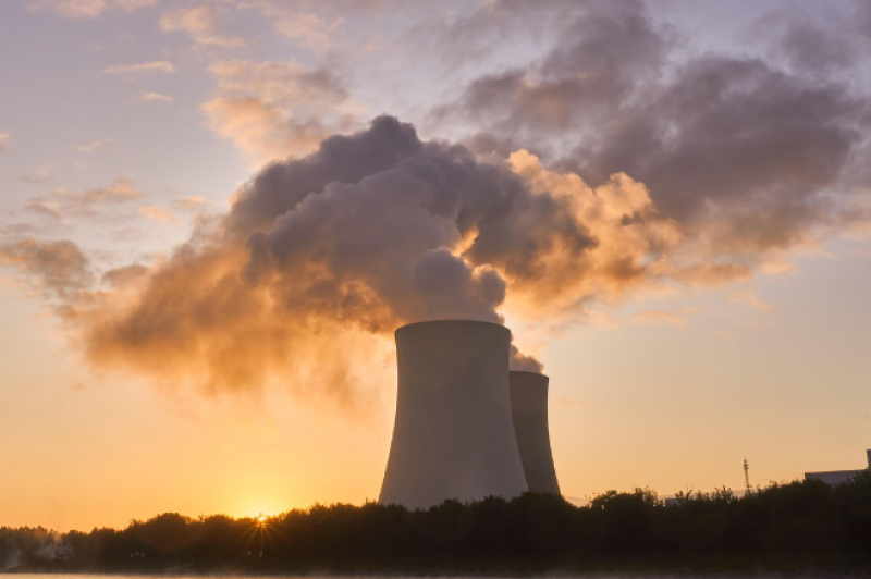 法國84個省份發(fā)布熱浪橙色警戒 核電站停運(yùn)