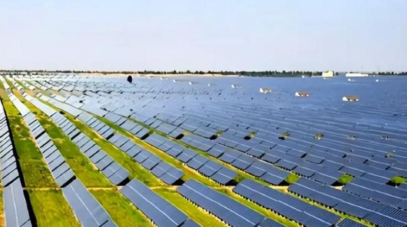 青海柴達(dá)木沙漠格爾木東基地1000萬千瓦光伏項目獲得備案
