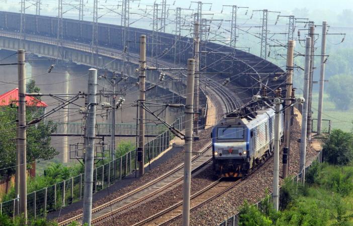 大秦鐵路日均運(yùn)煤超100萬(wàn)噸保障迎峰度夏