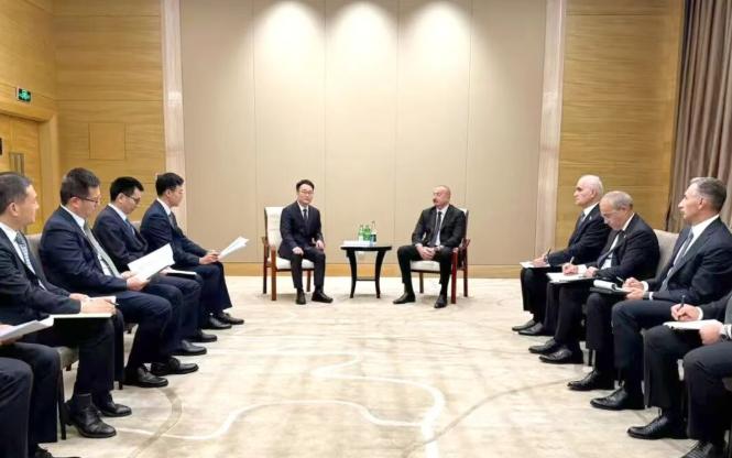 何彥鋒拜會阿塞拜疆總統阿利耶夫