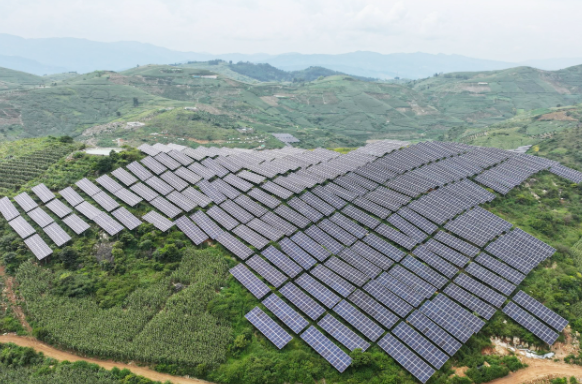 云南彌勒大麥地光伏電站實(shí)現(xiàn)并網(wǎng)