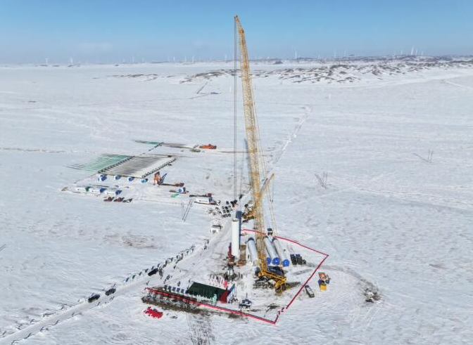 木壘100萬千瓦風(fēng)電項目I標(biāo)段首臺風(fēng)力發(fā)電機(jī)組吊裝作業(yè)順利啟動