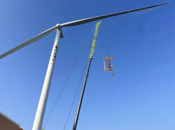 國家電投廣西防城港東興江平15萬千瓦風(fēng)電項目完成首臺機(jī)組吊裝