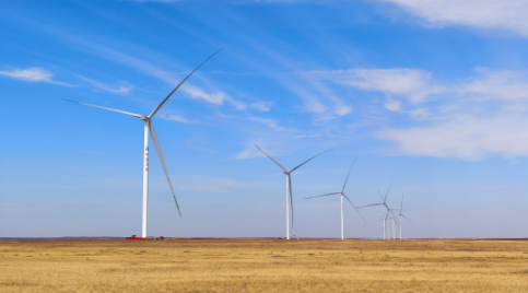 中國能建完成包頭風(fēng)電項目風(fēng)機(jī)吊裝