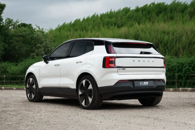 沃爾沃EX30 2026款巴西上市：精簡為三版本，新增428馬力Ultra車型