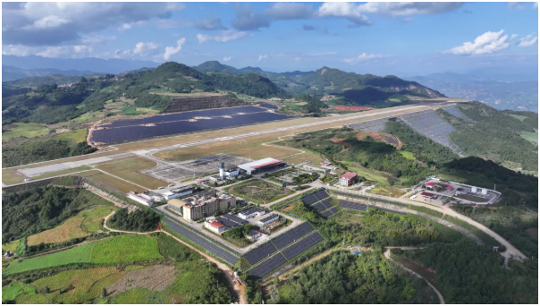 云南省首個機場集中式光伏項目投產(chǎn)發(fā)電